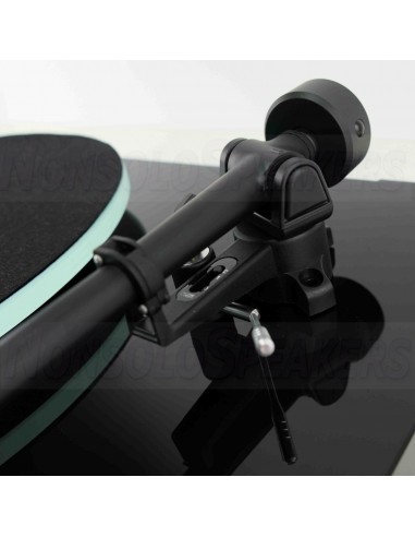 Rega Planar 2 turntable Walnut special edition with TA-Carbon incl.