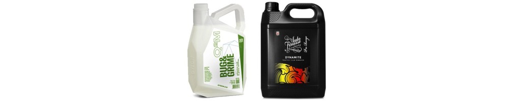 Car cosmetics for removing stubborn dirt