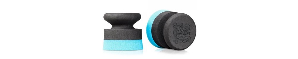 Polishing applicators and accessories